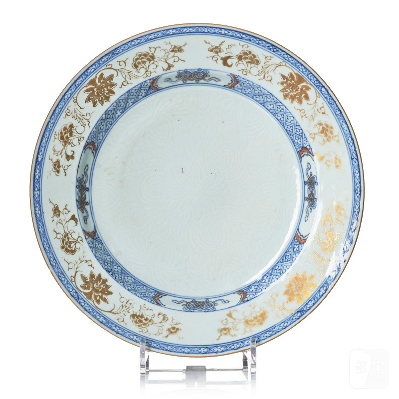 A blue and white 'anhua' decorated dish,